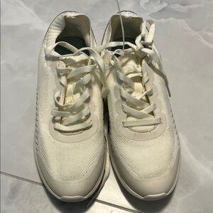 Vionic Cream Athletic Shoes